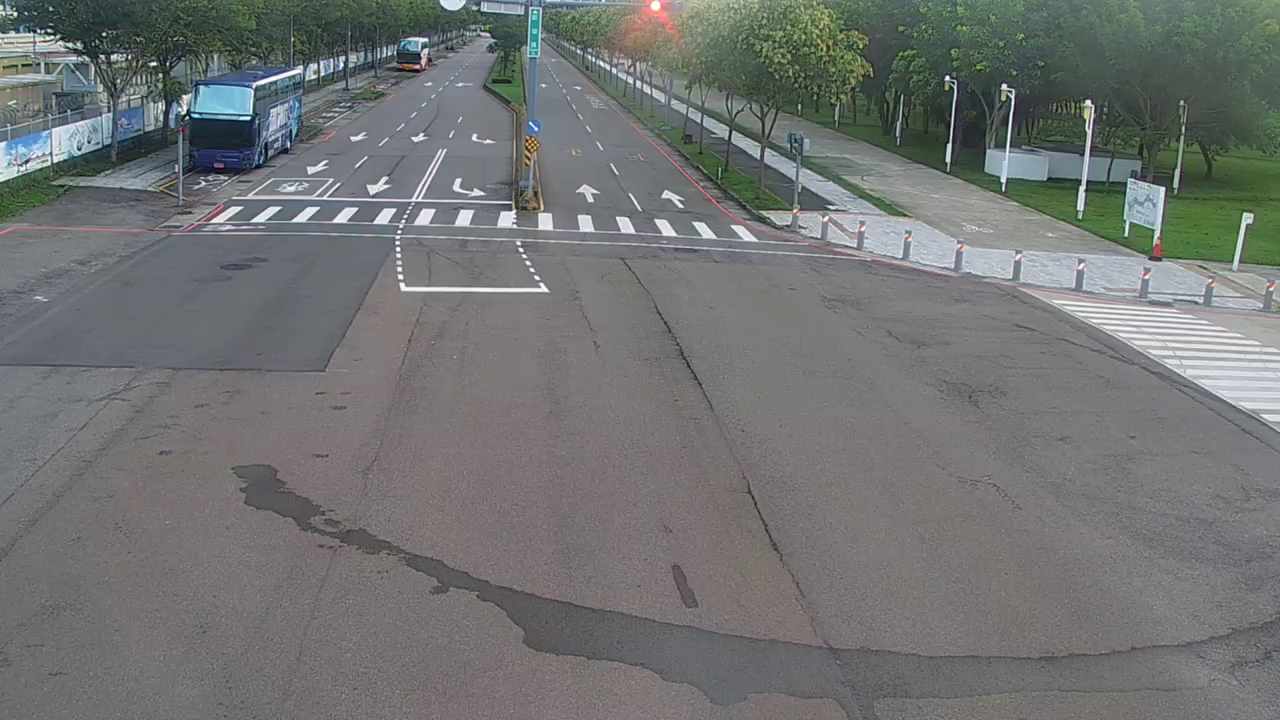台中市道路 敦化路/凱旋路(右側車流往環中路) Dunhua Rd./Kaixuan Rd.(Right side Traffic flow to Huanzhong Rd.)即時影像