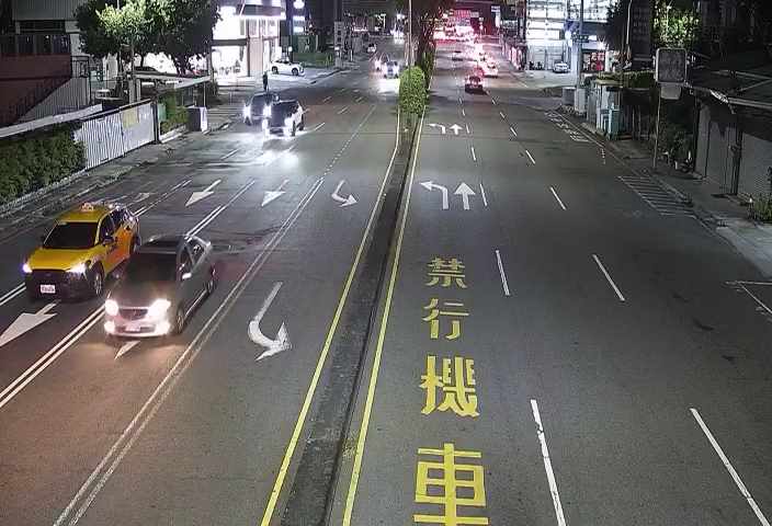 台中市道路 五權西路/龍富路(右側車流往南屯交流道),Wuquan W. Rd/Wenxin Rd (Right side Traffic flow to Nantun Interchange)即時影像