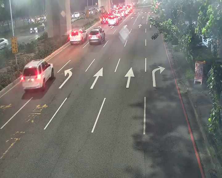 台中市道路 環中東路/建軍二街(太原下匝道車流往東山路),Huanzhong E. Rd/Jianjun 2nd St (  to Dongshan Rd)即時影像