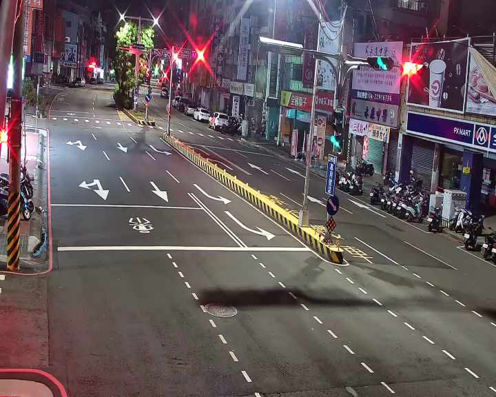 台中市道路 中清路/雷中街 (右側車流往大雅交流道)Zhongqing Rd /Leizhong St (Right side Traffic flow to Daya Interchange)即時影像