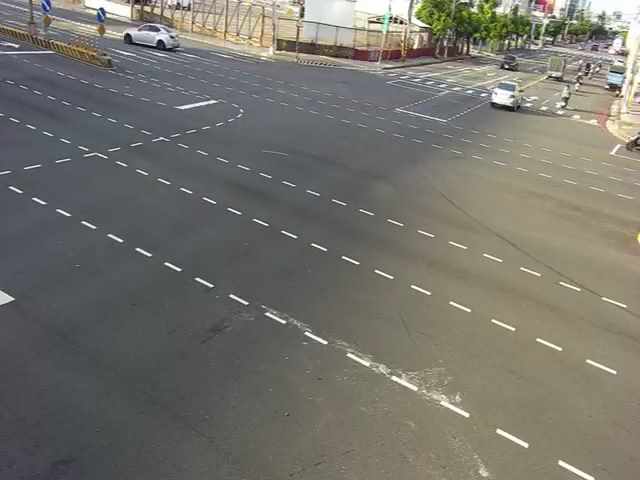 台中市道路 臺灣大道/安和路(右側車流往朝馬路),Taiwan Blvd/Anhe Rd (Right side Traffic flow to Chaoma Rd.)即時影像