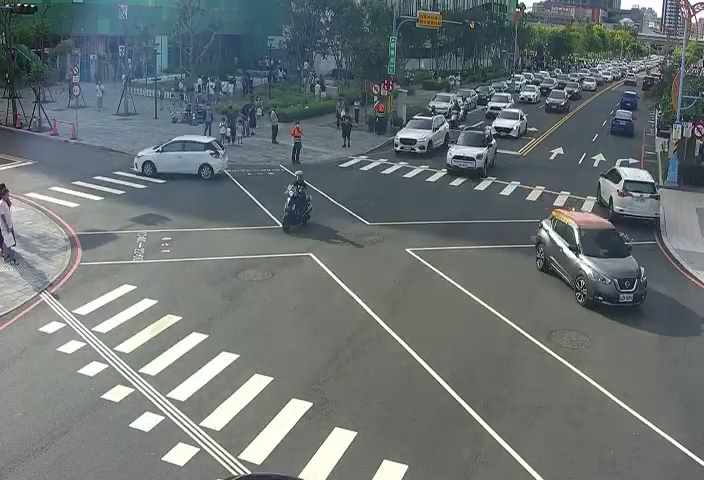 台中市道路 進德路/樂業二路(右側車流往復興東路) Jinde Rd./Leye 2nd Rd.(Right side Traffic flow to Fuxing E. Rd.)即時影像