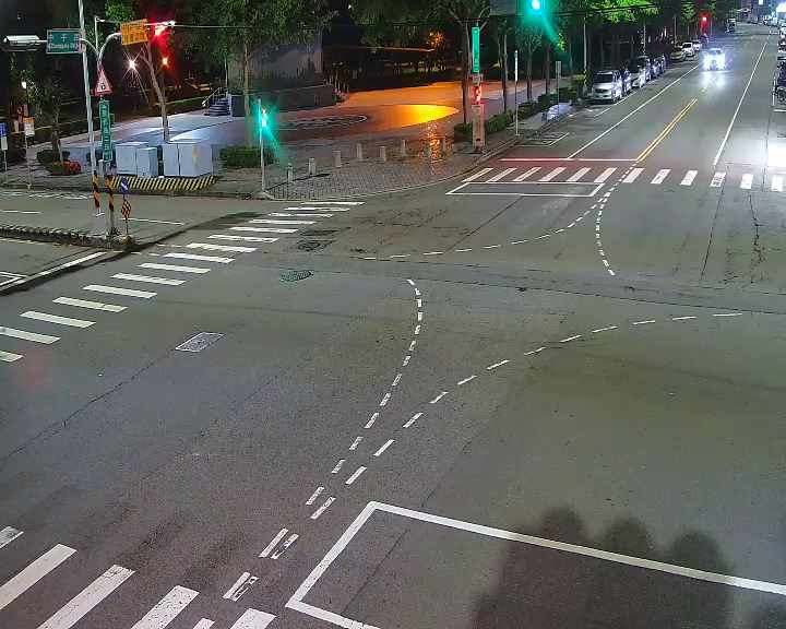 台中市道路 中平路/敦化路(右側車流往黎明路),Zhongping Rd /Dunhua Rd (Right side Traffic flow to Jingmao Rd)即時影像