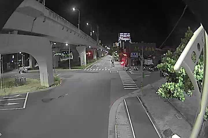 台中市道路 環中路/昌平路(右側車流往中清路)/Huanzhong Rd./Changping Rd . (Right side Traffic flow to Zhongqing Rd.)即時影像