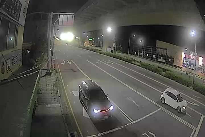 台中市道路 環中東路/松竹路 (車流往東山路)Huanzhong E.Rd./Songzhu Rd.(Traffic flow to  Dongshan Rd.)即時影像