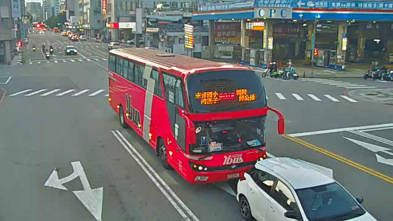 台中市道路 民權路/柳川東路(右側車流往向上路)Minquan Rd./ Liuchuan E. Rd.( Right side Traffic flow to Xiangshang Rd.)即時影像