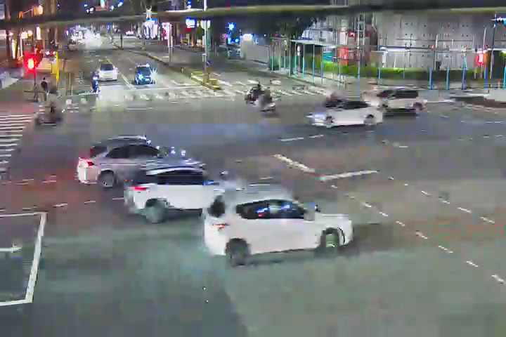 台中市道路 崇德路二段/文心路四段(右側車流往進化北路),Sec. 2, Chongde Rd/Sec. 4, Wenxin Rd(Right side Traffic flow to Jinhua N. Rd)即時影像