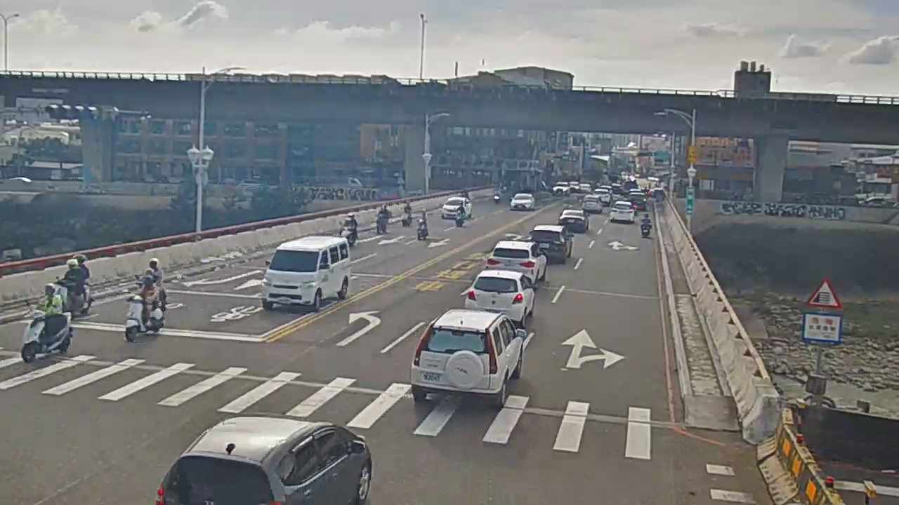台中市道路 太平路/甲堤路(右側車流往環中東路)Taiping Rd./Jiati Rd.(Right side Traffic flow to Huanzhong E. Rd.)即時影像