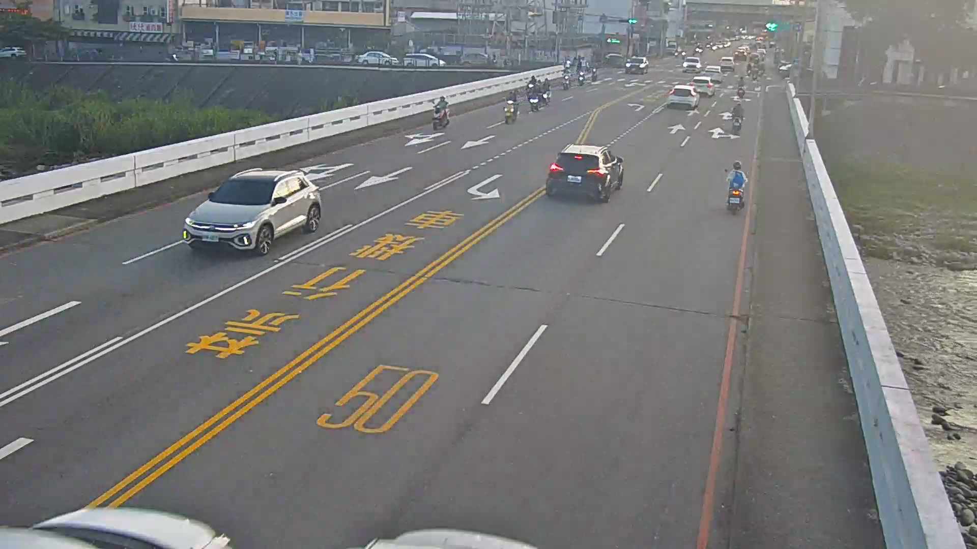台中市道路 精武路/旱溪東路(右側車流往進化路)Jingwu Rd./Hanxi E. Rd. (Right side Traffic flow to Jinhua Rd.)即時影像