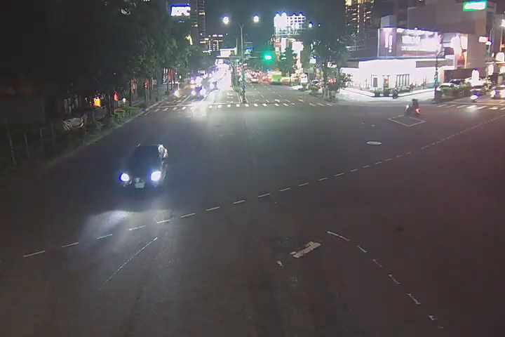 台中市道路 五權西路/永春東七路(右側車流往工業區)Wuquan W. Rd./Yongchun E. 7th Rd.(Right side Traffic flow to industrial area)即時影像