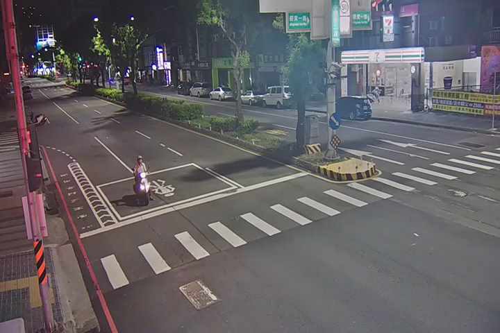 台中市道路 中清路/經貿一路(右側車流往文心路),Zhongqing Rd./Jingmao 1st Rd. (Right side Traffic flow to Wenxin Rd.)即時影像