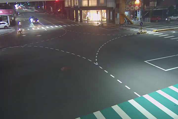 台中市道路 健行路/崇德路 (右側車流往北屯路) Jianxing Rd./Chongde Rd.(Right side Traffic flow to Beitun Rd.)即時影像