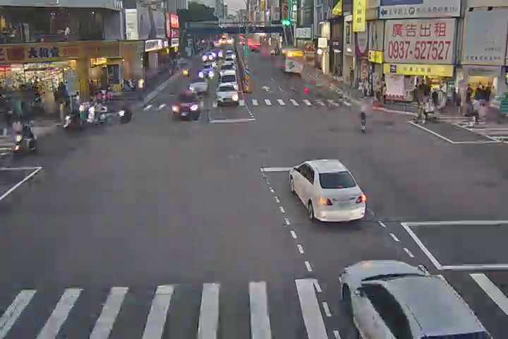 台中市道路 三民路/太平路(往五權路方向),Sanmin Rd./Taiping Rd.(Right side Traffic flow to Wuquan Rd/Chongde Rd.)即時影像