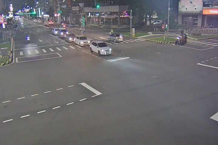 台中市道路 進化北路/崇德路(右側車流往五權路),Jinhua N. Rd./Chongde Rd. (Right side Traffic flow to Wuquan Rd.)即時影像