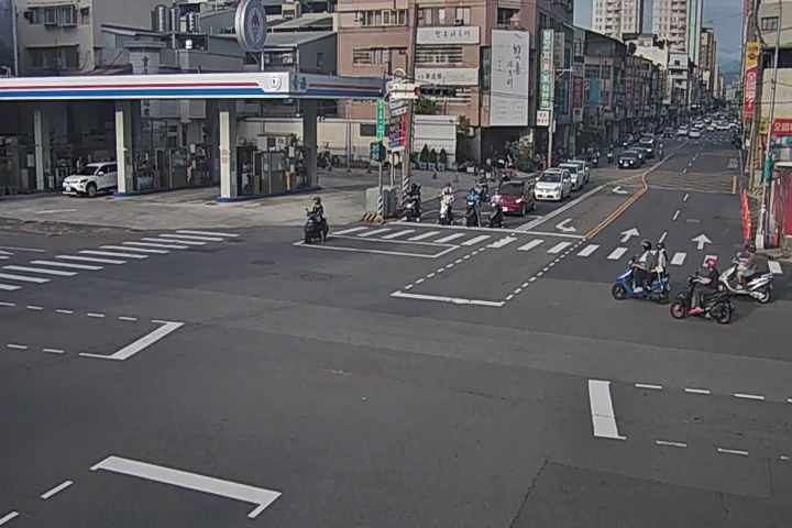 台中市道路 向上路/忠明南路(右側車流往民權路方向),Xiangshang Rd./Zhongyong Rd.(Right side Traffic flow to Minquan Rd.)即時影像