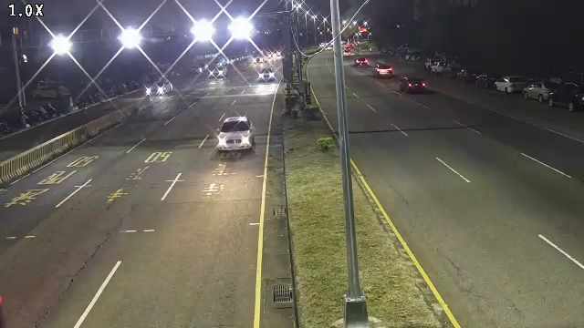 台中市道路 向上路六段 (右側車流往環中路),Sec. 6, Xiangshang Rd./Ziqiang Rd.(Right side Traffic flow to Huanzhong Rd.)即時影像
