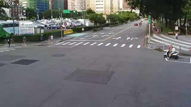 台中市道路 向上路/惠文路(右側車流往文心路)Xiangshang Rd./Huiwen Rd. (Right side Traffic flow to Wenxin Rd.)即時影像