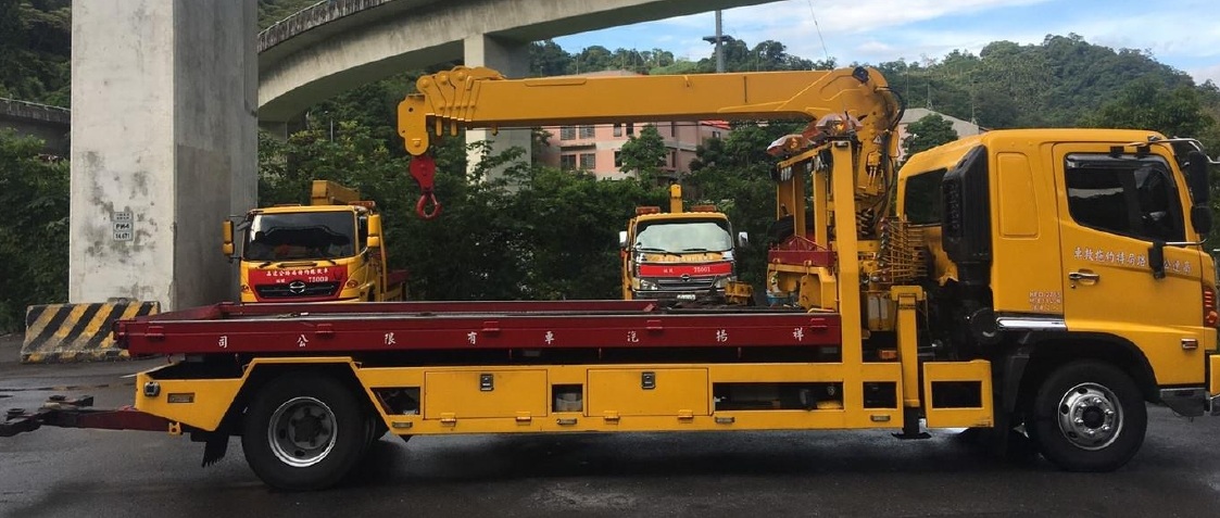 高速公路第七區段特約拖救車-右面