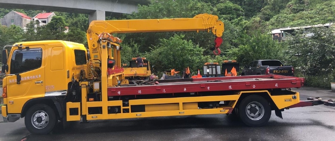 高速公路第七區段特約拖救車-左面