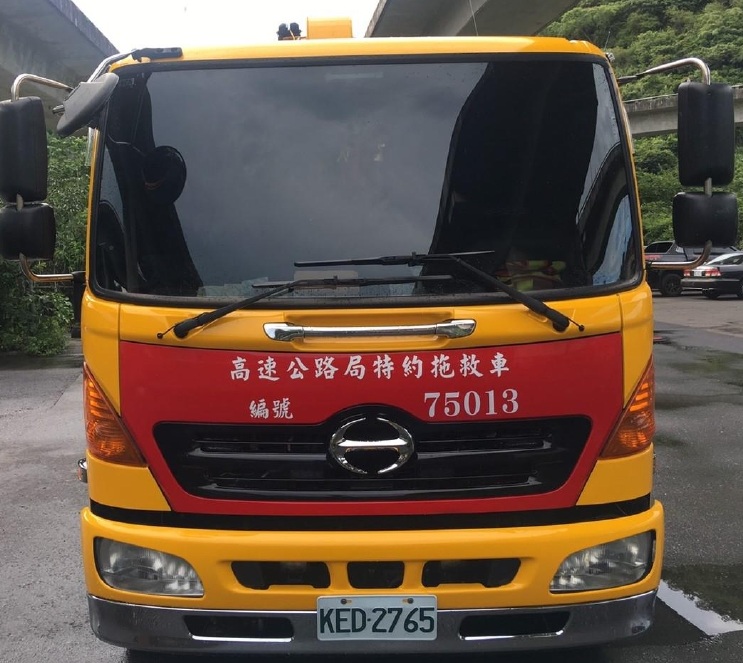 高速公路第七區段特約拖救車-正面